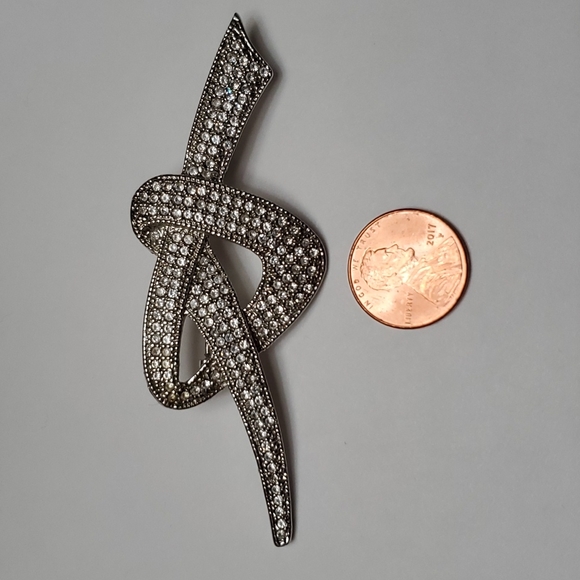 Clear Rhinestone Ribbon Brooch - Picture 2 of 9